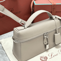 شنطة لورو بيانا إكسترا ال 23 لون رمادي فاتح