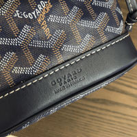 شنطة جويارد لون أزرق كحلي مقاس وسط Goyard Petit Fl...