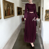 فستان ماكسي برغندي بياقة عميقة وتفاصيل درابي MADS8...