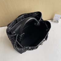 شنطة بوتيغا فينيتا لون أسود مشبك سيلفر الحجم الصغي...