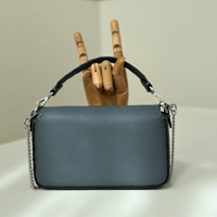شنطة فيندي باغيت لون أزرق مقاس سمول Fendi Baguette...
