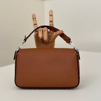 شنطة فيندي باغيت لون بني مقاس سمول Fendi Baguette...