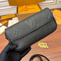 محفظة Wallet on Chain Ivy العصرية من لويس فيتون M8...