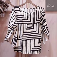 بلوزة واسعة خامة ناعمة مشجرة بياقة دائرية الأكمام...