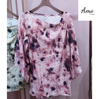 بلوزة واسعة خامة ناعمة مشجرة بياقة دائرية مع بروش...