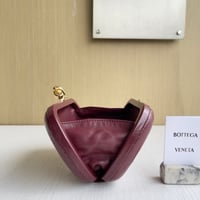 بوتيغا فينيتا كلاتش جلد تمساح بسلسلة وعقدة Bottega...