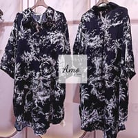 بلوزة واسعة طويلة خامة ناعمة مشجرة بياقة و بأزرار...