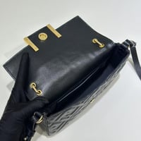 شنطة موبايل فيندي باغيت الكلاسيكية Fendi Baguette