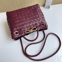 شنطة بوتيغا فينيتا لون برغندي مشبك ذهبي الحجم الصغ...