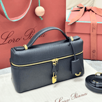 شنطة لورو بيانا إكسترا ال 23 جلد مموج لون أسود