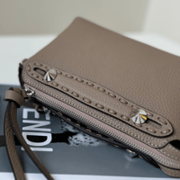 شنطة فيندي باغيت لون كاكي بيج مقاس سمول Fendi Bagu...