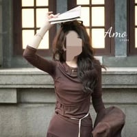 طقم لون عودي بلوزة كم طويل مع تنورة طويلة خصر مرتف...