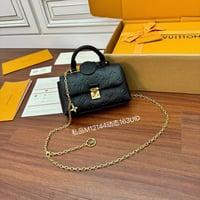 حقيبة نانو مادلين مونوغرام إمبرينت لويس فيتون M121...