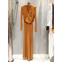 جمبسوت نسائي سهرة سواريه لون كركمي بحزام لف على ال...