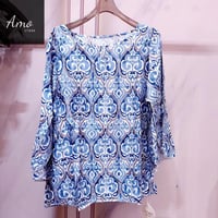 بلوزة واسعة خامة ناعمة مشجرة بياقة دائرية الأكمام...