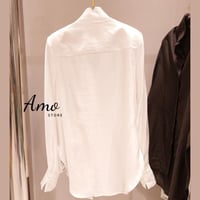 بلوزة انيقة ناعمة بأكمام طويلة ,الياقة بأزرار لؤلؤ...