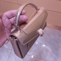 شنطة بولغاري سيربنتي فورإيفر لون ذهبي روز الجديدة...