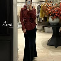 بلوزة لون احمر برغندي بزراير أمامية بكرافت حول الي...