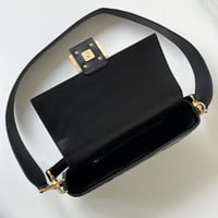 شنطة فيندي باغيت الكلاسيكية Fendi Baguette 27CM