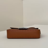 شنطة فيندي باغيت لون بني مقاس سمول Fendi Baguette...