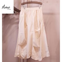 تنورة ميدي كاجوال بطيات مختلفة و جيوب خامة ناعمة س...