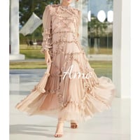 فستان سهرة طويل من أرقى بيوت الأزياء الإيطالية تصم...