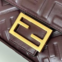 شنطة فيندي باغيت الكلاسيكية Fendi Baguette 27CM