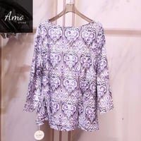 بلوزة واسعة خامة ناعمة مشجرة بياقة دائرية الأكمام...