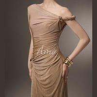 فستان ميدي بدون أكمام مرونة عالية بلون بيج موحد بد...