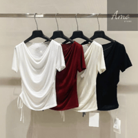 بلوزة ناعمة نص كم بدرابيه من الجوانب وسلسال تعليقة...