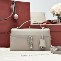 شنطة لورو بيانا إكسترا ال 23 لون رمادي فاتح