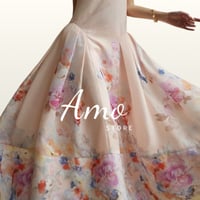 فستان ميدي بتصميم الزهور من الكتان بألوان محايدة M...