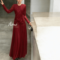 فستان ماكسي برغندي بياقة عميقة وتفاصيل درابي MADS9...