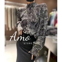 بلوزة انيقة ناعمة بأكمام طويلة مشجرة بأشكال حلزوني...