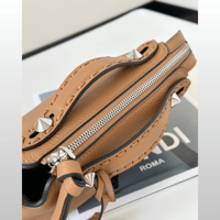 شنطة فيندي باغيت لون بني مقاس سمول Fendi Baguette...