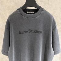 تي شيرت رجالي قطن لون رمادي بأكمام قصيرة وياقة مدو...