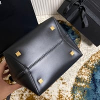 حقيبة سان لوران بوكت مقاس 20 سم Saint Laurent Le 3...