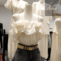 بلوزة ناعمة أوف شولدر او علاقي مزينة بحبات اللولوء...