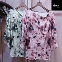 بلوزة واسعة خامة ناعمة مشجرة بياقة دائرية مع بروش...