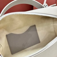 شنطة لورو بيانا إكسترا ال 23 لون رمادي فاتح