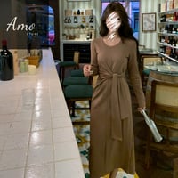 فستان لون بني أنيق بأكمام طويلة وحزام من نفس القما...