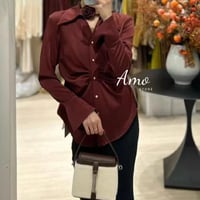 بلوزة لون احمر برغندي بزراير أمامية بكرافت حول الي...