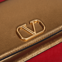 حقيبة فالنتينو لون ذهبي Valentino Garavani VLogo