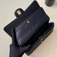 حقيبة شانيل كلاسيك جلد كافيار مقاس 25 سم Chanel Cl...