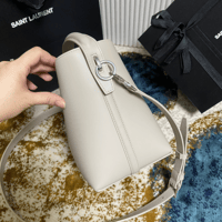 حقيبة سان لوران بوكت مقاس 20 سم Saint Laurent Le 3...