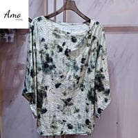 بلوزة واسعة خامة ناعمة مشجرة بياقة دائرية مع بروش...