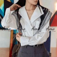 بلوزة لون أبيض خامة قطن كم طويل مقاسها واسع مع شال...