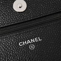 محفظة شانيل كلاسيكية بسلسلة Chanel Classic wallet...