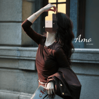 طقم لون عودي بلوزة كم طويل مع تنورة طويلة خصر مرتف...