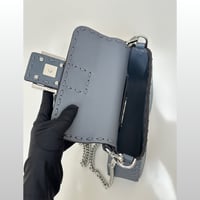 شنطة فيندي باغيت لون أزرق مقاس سمول Fendi Baguette...